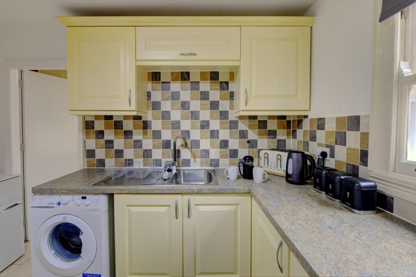 Apartment Spacious Haven Near Of *