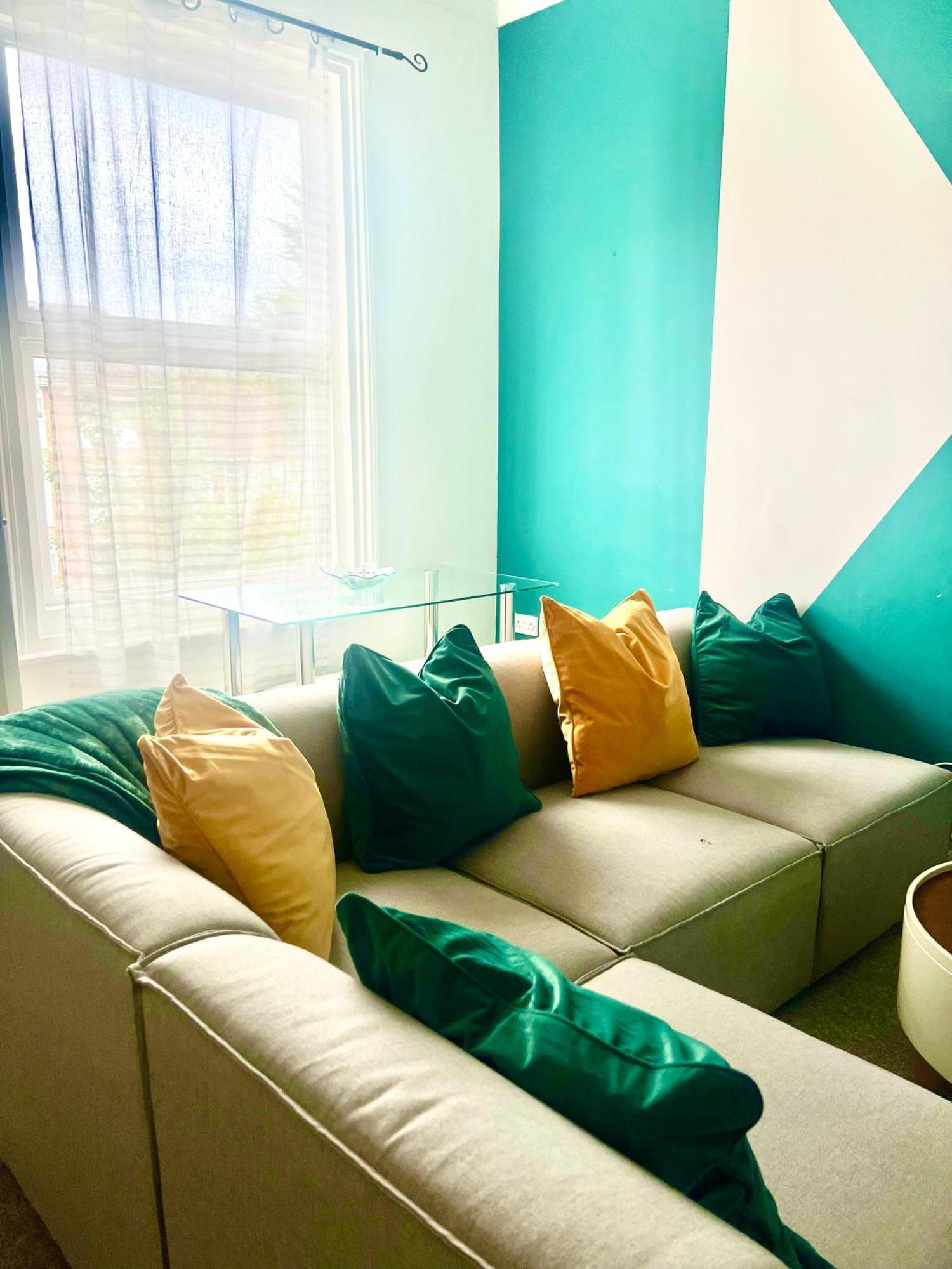 Spacious Haven Near Of Apartment Leicester